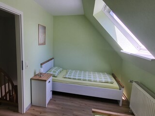 Schlafzimmer mit zwei Einzelbetten