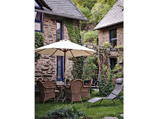 Seat in the inner courtyard