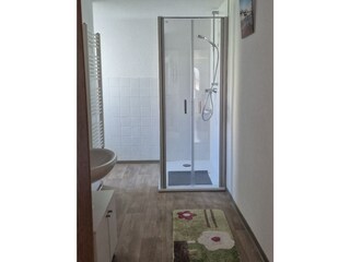 Bad mit Dusche/WC im EG