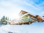 Chalet in der Wintersonne