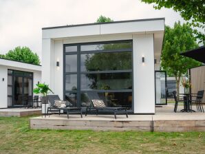 Ferienpark Luxus-Ferienhaus am Wasser