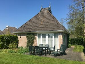 Vakantiepark Vrijstaande bungalow met magnetron en WiFi, in de natuur - Eernewoude - image1