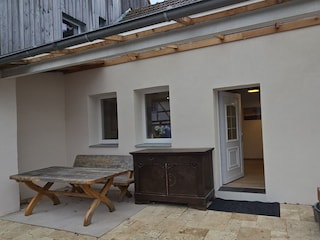 Überdachter Terrasse im Sommer mit Sitzgruppe, Winterva