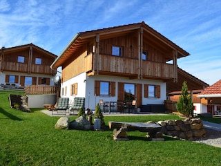 Holzar Chalet mit goßer Terrasse und Garten