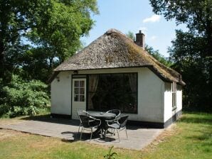 Parque de vacaciones Cozy farmhouse with pool located in the forest - herpes - image1