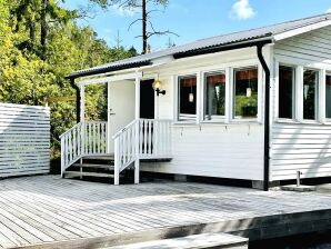 Holiday house 4 star holiday home in Uddevalla - Uddevalla - image1