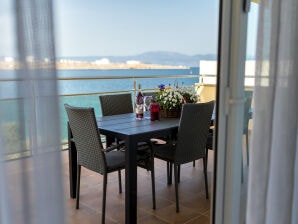 Strana pour 6-8 personnes près de la plage