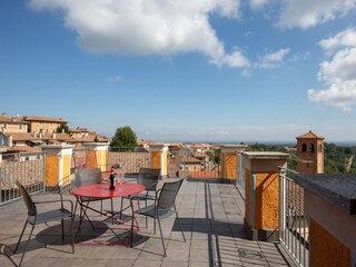 Die 50m2 grosse Terrasse mit Panoramasicht