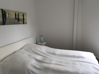 Schlafzimmer mit Doppelbett 160 cm  x 190 cm