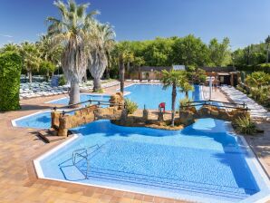 Ferienhaus Geräumiges Chalet mit Terrasse - Blanes - image1