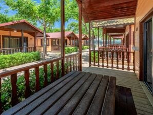 Ferienhaus Geräumiges Chalet mit Terrasse - Blanes - image1