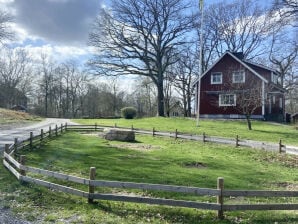 Holiday house Farmhouse Annerstad - Hamneda - image1