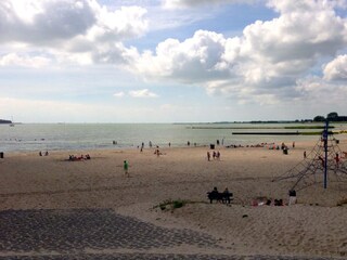 Strandleben in Lemmer - IJsselmeer Friesland