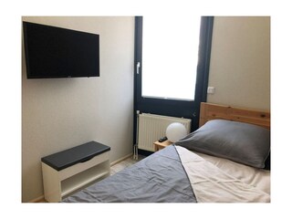 Schlafzimmer 2 mit TV