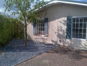 Ferienhaus Bungalow am Wasser mit Terrasse - Nieuwvliet - image1