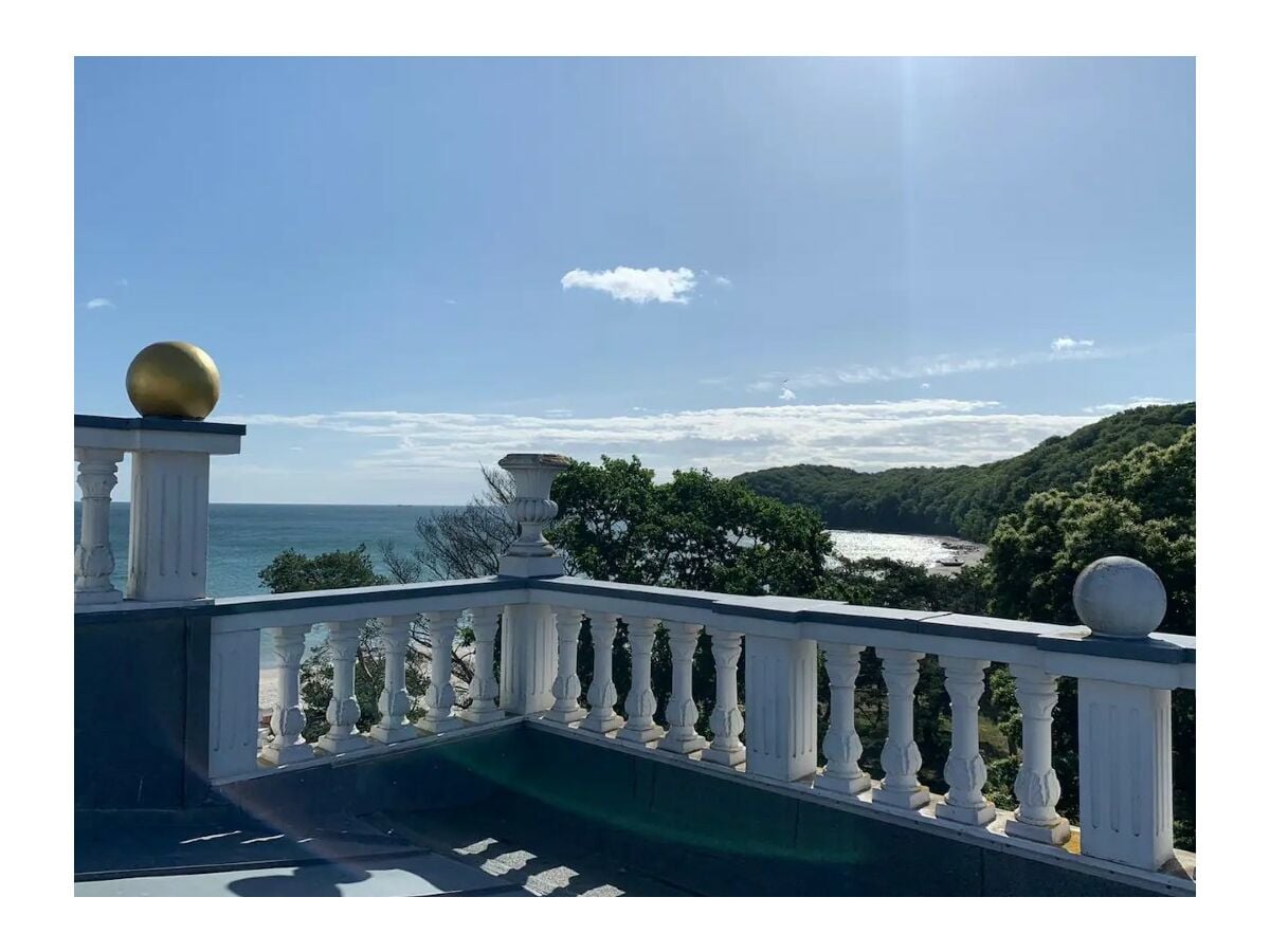 Die große Dachterrasse mit Blick auf die Binzer Bucht.