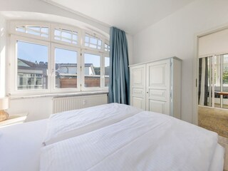 ... und Kleiderschrank.