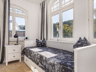 Einzelbett - bei Bedarf ausziehbar.