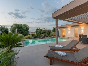 Villa Serena mit Pool - Porec - image1