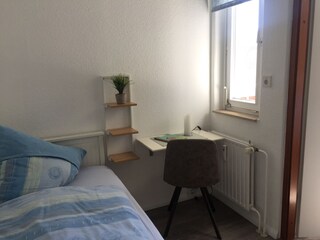 Kinderzimmer mit Bett zum ausziehen