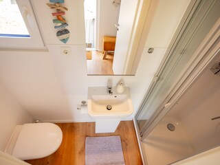 Bad mit Dusche und WC