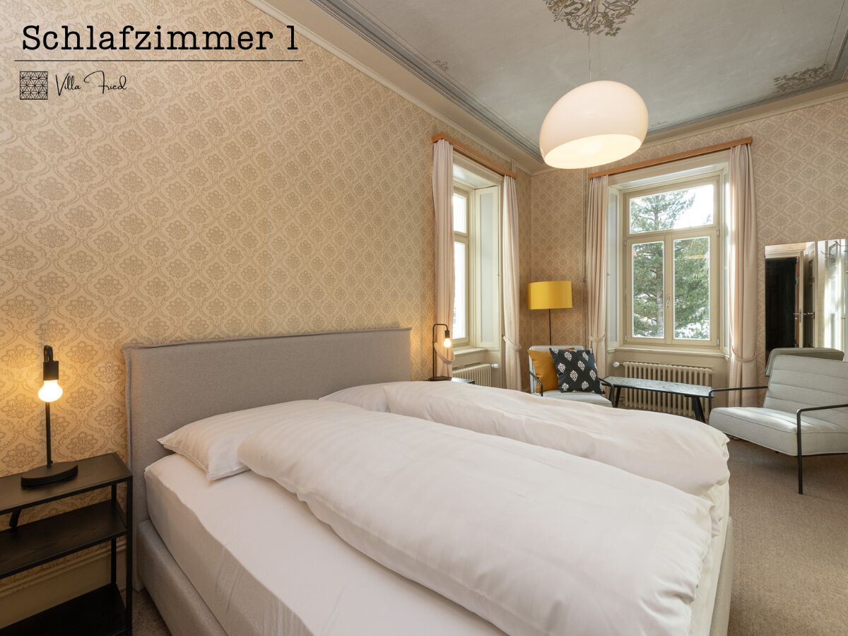 Schlafzimmer 1