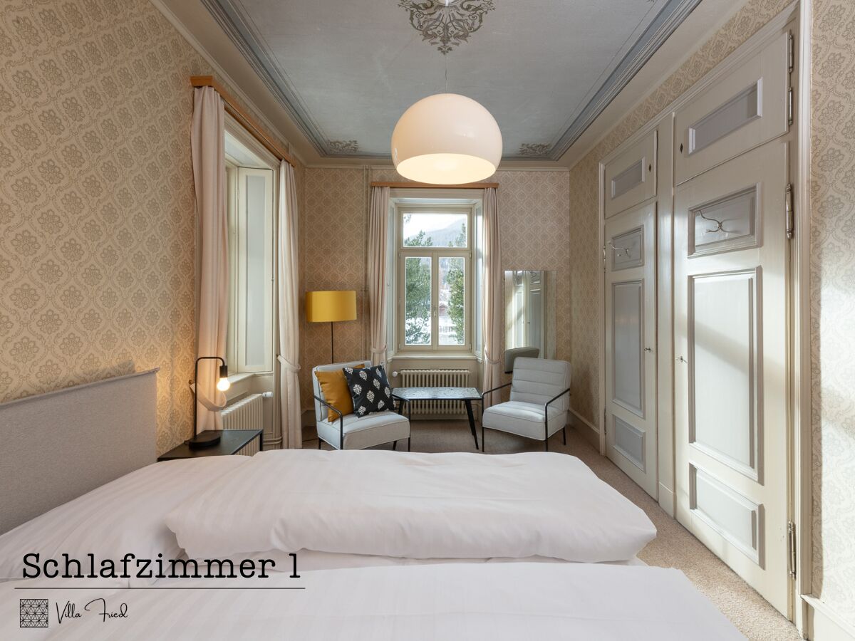 Schlafzimmer 1