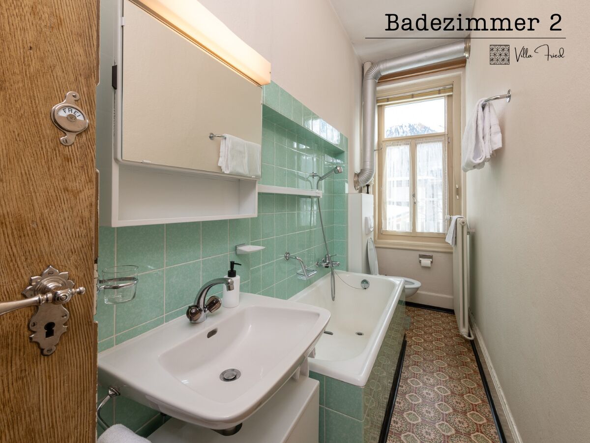 Badezimmer 2 mit Badewanne