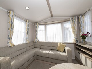 Trailer Polperro Features 1