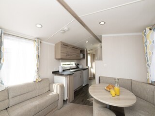 Trailer Polperro Features 3