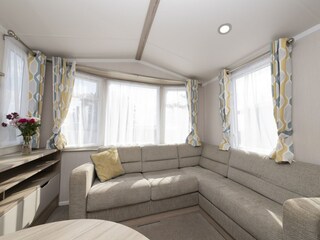 Trailer Polperro Features 9