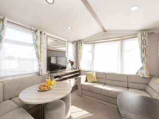 Trailer Polperro Features 10