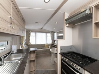 Trailer Polperro Features 11
