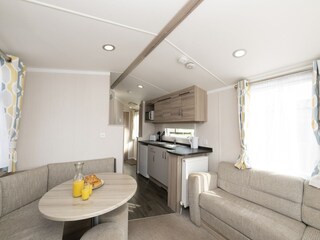 Trailer Polperro Features 16