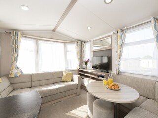 Trailer Polperro Features 17