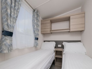 Trailer Polperro Features 2
