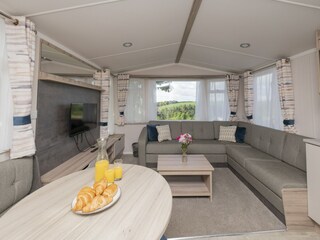 Trailer Polperro Features 1