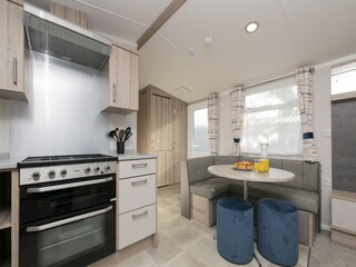 Trailer Polperro Features 2