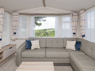 Trailer Polperro Features 8