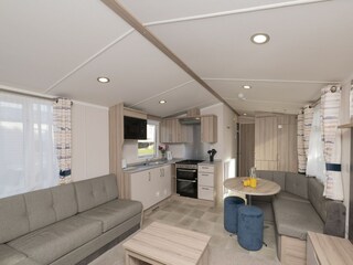 Trailer Polperro Features 9