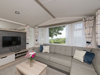 Trailer Polperro Features 16