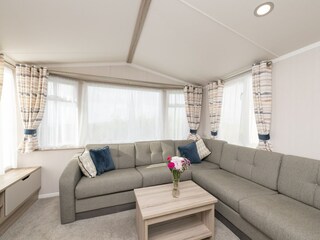 Trailer Polperro Features 8