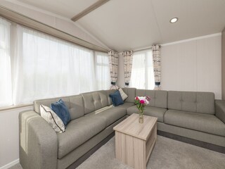 Trailer Polperro Features 3