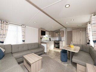 Trailer Polperro Features 11