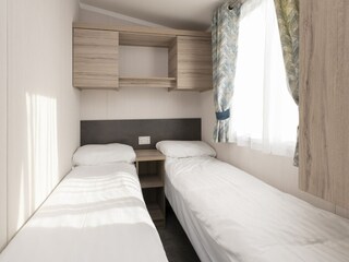 Trailer Polperro Features 24