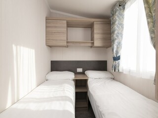 Trailer Polperro Features 28