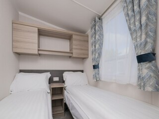 Trailer Polperro Features 32