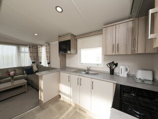 Trailer Polperro Features 1