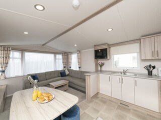 Trailer Polperro Features 8
