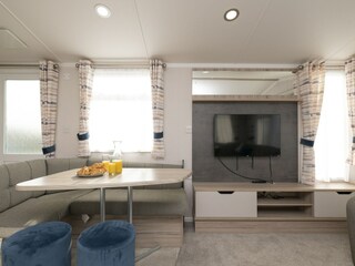 Trailer Polperro Features 9